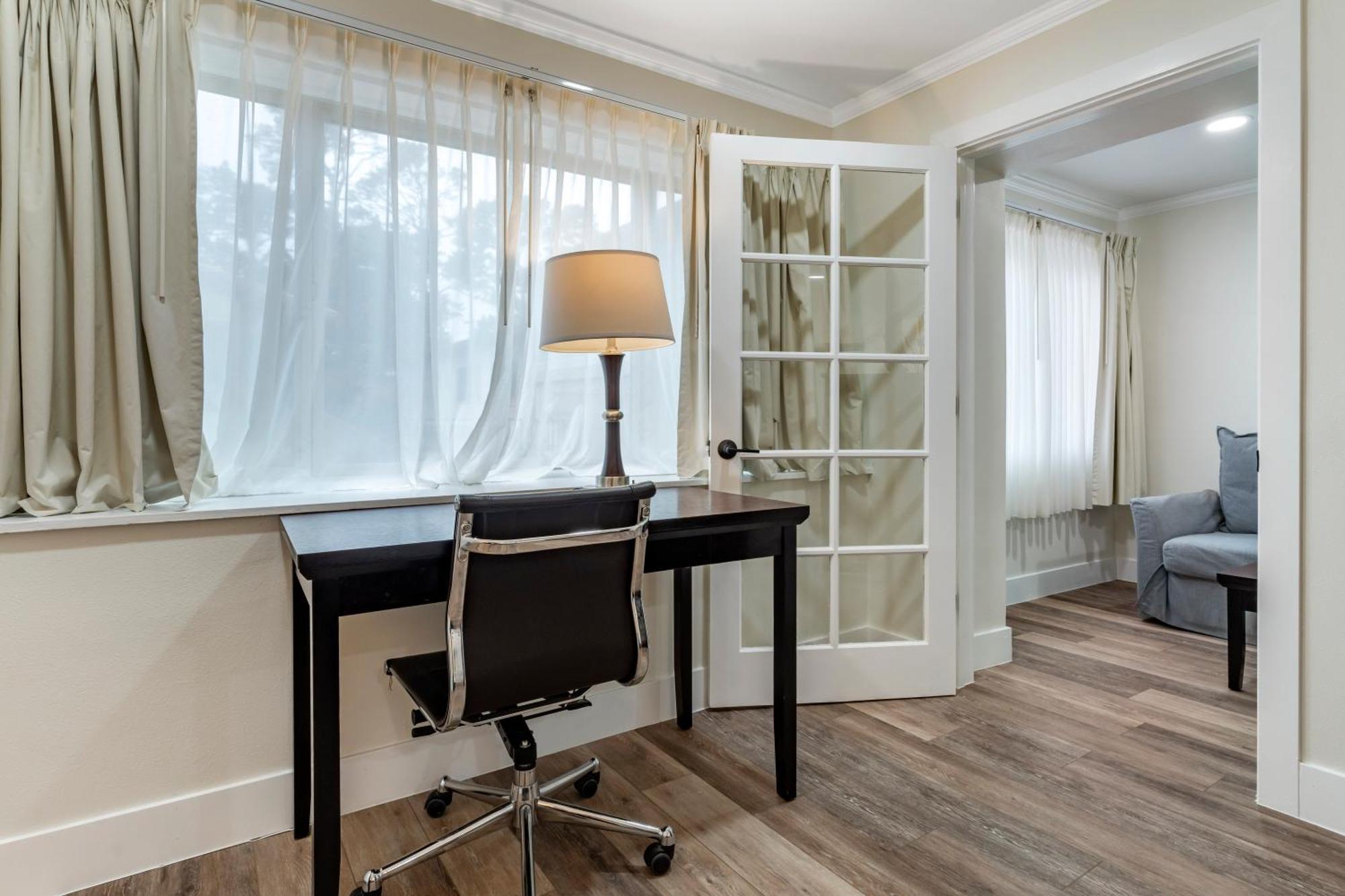 Western Carmel's Town House Hotel